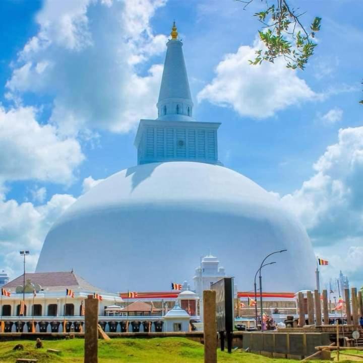 Antharaa Villa Anuradhapura Buitenkant foto